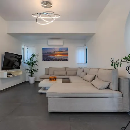 3as Luxury With Heated Pool, Sauna And Gym * Réthimno