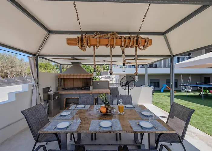 Βίλα 3a's Family Villa, Sauna, Gym, Ping Pong & Toys *