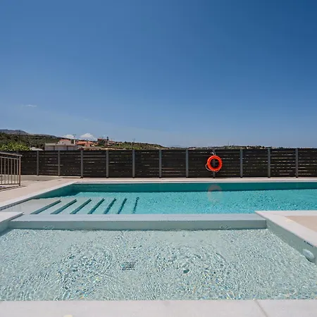 3as Luxury With Heated Pool, Sauna And Gym