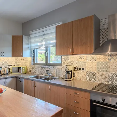 3a's Family Villa, Sauna, Gym, Ping Pong & Toys Rethymno