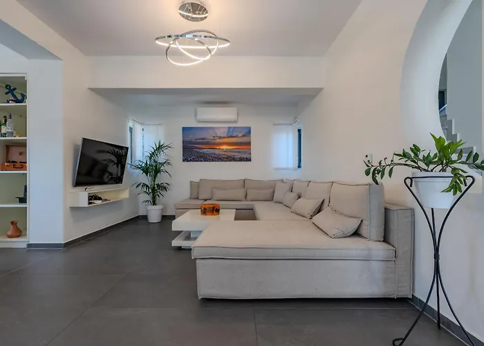 3a's Family Villa, Sauna, Gym, Ping Pong & Toys * Retimno