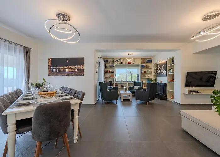 3a's Family Villa, Sauna, Gym, Ping Pong & Toys Willa