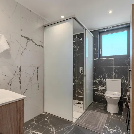 3a's Family Villa, Sauna, Gym, Ping Pong & Toys レティムノ